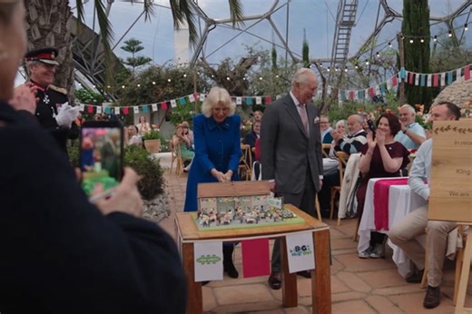 King and Queen struggle to cut cake with ceremonial sword