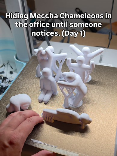 Hiding Mecha Chameleons in the office until someone notices. (Day 1) #mecchachameleon #3dprint #3dprinting #steamgames