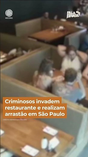 Criminals invade restaurant and carry out robbery spree in São Paulo #shorts #falabrasil