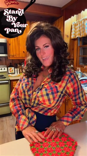 HANNAH DASHER on Instagram: "My Viral Hambone Vegetable Soup! #viral #soup #easyrecipe #standbyyourpan Full Recipe: 1 leftover ham bone, meat and juices reserved 1 (24oz) can petite diced tomatoes 1 med onion chopped 2-3 cups chopped carrots 1 quart zipper peas (butter peas, butterbeans/baby limas or preacher peas work, too) 2 T sugar 1/4 tsp white pepper Salt to taste Water or ham stock to cover veggies 1 packet Goya ham flavoring (optional ) 4 cups shredded cabbage"