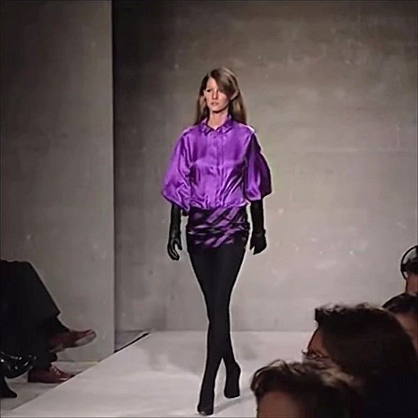 #giselebündchen at #givenchy Fall 2000 #catwalk