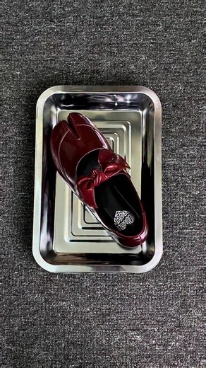 Adorable Projects on Instagram: "Not your average flat shoes The bow and split-toe details make it extra chic👀🤍 Choose your favorite color and step out with confidence. ✨"