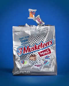 It’s easier to #ThrowShine with our new super-shareable packaging. Plus, discover new messages on our minis that will make you :). Find them in stores today. | 3 Musketeers