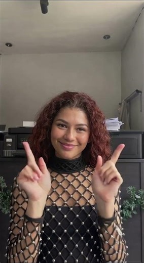 Zendaya naman daw! Who's next?! Follow at comment lang turuan kita!