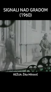 SIGNALI NAD GRADOM (1960) Aleksandar Gavrić Velimir Bata Živojinović Po dolasku u Karlovac zarobljen je Tomo Knežević, član partizanskog glavnog štaba iz Zagreba, sa njim je zarobljen jedan karlovački ilegalac taksista Pero Smoljan. Karlovački partizani na čelu sa komandantom Rankom prerušeni ulaze u grad sa zadatkom da oslobode Tomu i Peru pre nego što na mukama progovore. Grupa partizana upada u neprijateljsku klopku, upravo u trenutku kad je sretan ishod akcije već bio na pomolu. Partizani se