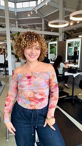 Nothing compares to the hair-apy at an @aveda salon ✨ After a summer of sun stress, I treated myself to a 75-min Intensive Hydrating Treatment powered by Nutriplenish—and left with softer strands, a calmer scalp, and way less tension. End-of-summer maintenance = secured 🌿💆🏽‍♀️ #AvedaPartner | Manes By Mell