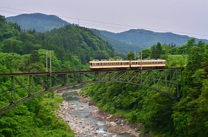 Toyama Chiho Railway (Toyama-Tateyama) - Snow Monkey Resorts