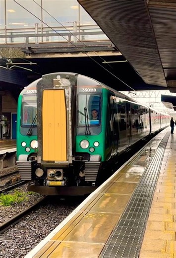 Train Arriving At Stafford #shorts