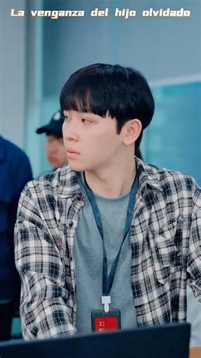 48K views · 1.6K reactions | https://short.inbeidou.ai/link/shortmax/serial/2qpYbMLV/11 El pobre chico se esforzó por complacer a su familia, pero fue abandonado y envenenado hasta la muerte. Accidentalmente renació hace 10 años y cortó su relación con su familia. Con el recuerdo de su vida pasada, ganó cientos de miles de millones y se convirtió en el hombre más rico, ¡poniendo fuera de su alcance a todos aquellos que lo despreciaban! | QS TV | Facebook