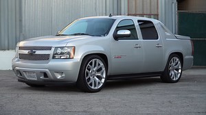Cammed Chevy Avalanche With Built 6.2-Liter Sounds Brutal, Rides on 24s