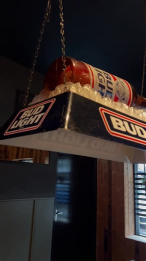 Goede smaken, relaxte sfeer en altijd iets te vieren. 🥂 Van lunch tot diner, altijd een goede reden om aan te schuiven. Wanneer kom jij weer langs?