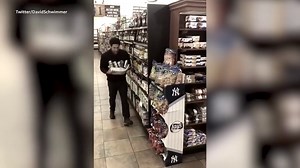 David Schwimmer recreates lookalike theft video