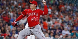 Suarez builds case for rotation, fans 7 Astros