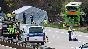 Fernbus-Unfall mit vier Toten – Fahrer zu Bewährungsstrafe verurteilt