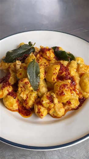 We’re doing Black Friday!! Get mob for just £27.99 for a whole year by heading to our link in bio🙌🏽🙌🏽 Mob.co.uk is full of the perfect meals for those busy weeks. 100s of speedy dinners that take 30 minutes or less to cook and have been tested over and over to ensure they are easy to recreate, tasty and healthy. For this recipe search ‘Butternut Squash & Marmite Gnocchi Traybake‘ on mob.co.uk | Mob