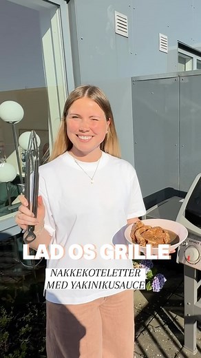 Nicoline Lykke on Instagram: "✨Nakkekoteletter med yakiniku-sauce✨ Jeg har fundet grillen frem, og i dag vil jeg vise jer hvordan man laver de her vildt lækre nakkekoteletter. Jeg har marineret dem i en yakiniku-sauce, som er en japansk grillmarinade og det giver den perfekte balance mellem sødt og salt 🤤 Opskrift: 4 nakkekoteletter Yakiniku-sauce: 0,5 dl soja 1 spsk mirin 1 spsk sukker 0,5 spsk sesamolie 0,5 spsk riseddike 1 fed hvidløg Sådan gør du: Bland alle ingredienser til saucen sammen.