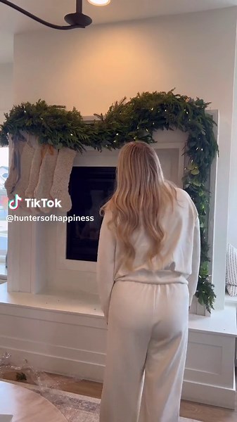 Christmas Mantel Decorating Tips and Tricks