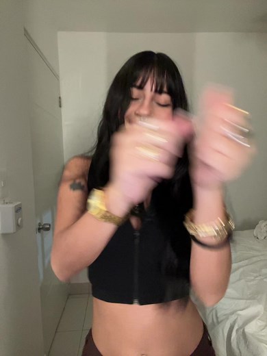 Captivating Bedroom Posing Ideas for Confidence