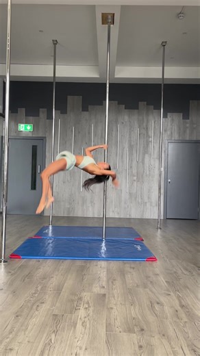 Static pole fun #pdstatic #pdflip #poletricks #staticpole #staticpoletricks