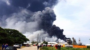 Video: aumentan a 27 los muertos por explosión en planta de Pemex