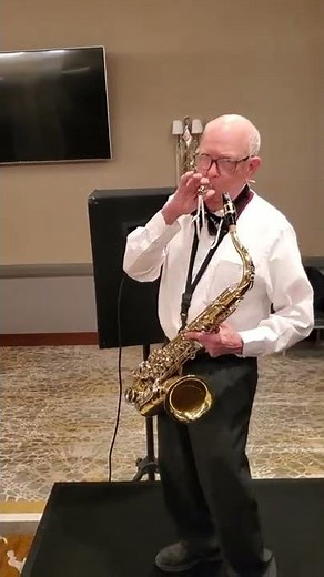 Jim Radloff and the Famous Acme "Whizzer" Siren Whistle Solo