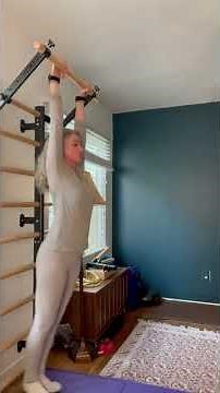 Leg lifts on pull-up bar