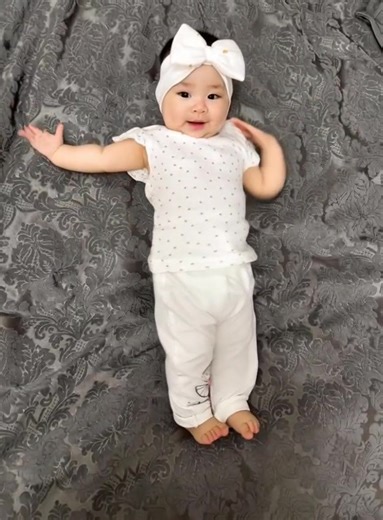 Akosik (@akosiik)’s video of AI Sway Dance Effect