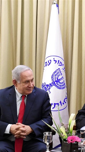 Israel na Marekani wamefaulu kuwauwa viongozi wa ngazi ya juu zaidi nchini Iran. Kiongozi mkuu wa Iran Ayatollah Ali Khamenei, Ali Larijani, mkuu wa usalama, na muda mchache uliopita waziri wa Ulinzi wa Israeli, Israel Katz amesema Waziri wa Ujasusi wa Iran Esmail Khatib pia ameuliwa. Kuhusu kifo hiki, Iran bado haijatoa tamko lolote. 🎙️ Steven Moss #IsraelVsIran #Iran #UsVsIran #Larijani #BrainsetSwahili