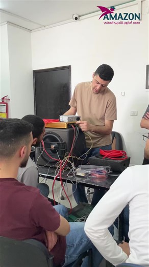 في مساق الكماليات بتخصص كهرباء السيارات بمعهد امازون للتدريب المهني ، طلابنا بشتغلوا عملي داخل مختبر مجهّز بأحدث الأدوات والتقنيات 💡🔧 📍 الموقع: 🔹 بيت لحم: شارع القدس الخليل، عمارة الرباط 4B. 🔹 الخليل: دوار المنارة، أول طلعة قرن الثور، عمارة بونجور 5B. 📞 للتواصل: 1700707077 972-56-844-8874 رابط الواتساب : https://wa.link/8bhz6c #بتوجيهي_او_بدون