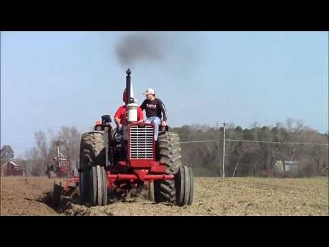 International 1256 and International 1466 Black stripe Plowing