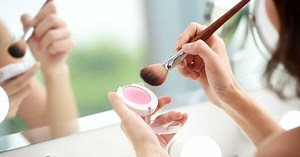 L’astuce étonnante pour camoufler ses cernes (incroyable !)