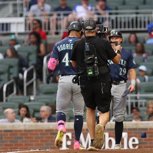 Home runs and handshakes! #TridentsUp | Seattle Mariners