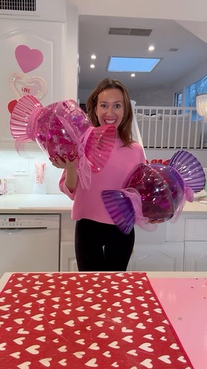 Shannon Doherty on Instagram: "EASY CANDY VALENTINES DAY SURPRISE DIY!!!🍬💕 SAVE & SHARE this fun candy valentine to make for your family Valentine’s Day gifts this year!! I actually found everything we used here at the dollar store!! so cute and easy to make love this hack!! LIKE + COMMENT - “candy” - I will send you links to all the supplies you need to make these plus directions so easy and cute. Your kids are gonna love it!! Make sure you’re following me to get the link!! I’m sharing all se