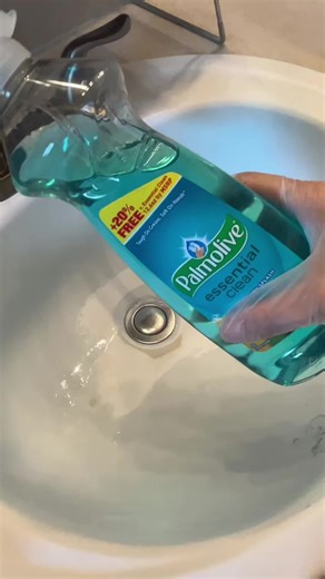 I had really high hopes for the first 2 squeezes… unfortunately it wasn’t giving what I wanted it to give, but I wasn’t about to stop so I promise it gets better! #SatisfyingAsmrSounds #SpongeSqueezingAsmr #RelaxingAsmrSqueezes #CleanGenius101💞