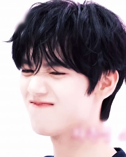 Celebrating Hyunjin's 18th Birthday with Cute Edits