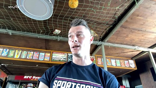 "Ich weiß um die Brisanz und, dass es sch**** eng ist." Matthias Steinborn spielte von 2018 bis 2020 beim 1. FC Lokomotive Leipzig. Seinen ehemaligen Kollegen wünscht er alles Gute für die restliche Saison - aber auch nicht zu viel 😅 | Sport im Osten