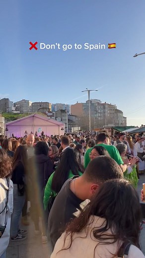 Reconquista 2023, part 2. ⠀ 📍 Reconquista, Vigo, Spain Every year, end of March 3 days of fun, dances, food, drinks and cultural activities. ⠀ #vigo #pontevedra #galicia #spain #travel #reels #explorer #cityvibes #cityart #galiciaenamora #humanbeinghuman #vigociudad #placestosee #placestovisit #festival #reconquista #reconquista2023 #reconquistavigo #reconquistavigo2023