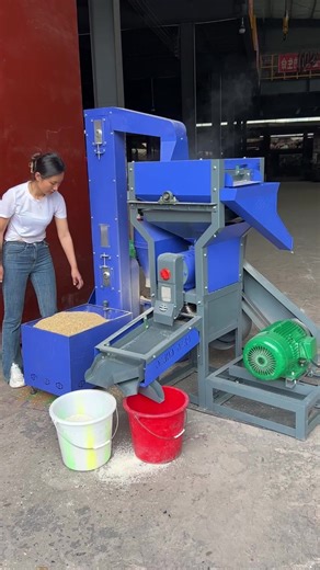 Backbone Machinery BB-N70 PM Elevator Capacity 450kg-600kg/hour Power require 7.5KW(11HP) Voltage 380V 乐山天勤农业机械有限公司（Leshan Tian Qin Agricultural Machinery Co.,Ltd) No.140 Heping Street,Jingyan County,Leshan City,Sichuan Province,China 四川省乐山市井研县和平街140号 Whatsapp&Wechat: Mr Alvin 86 19960112062 Mrs Maggie 86 1996011 6851 Mr Will 86 15282450872 Alibaba: https://lstq.en.alibaba.com Facebook:https://www.facebook.com/backbonemachinery Youtube:https://www.youtube.com/@backbonemachinery | Backbone machin