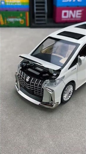 The Alphard remote key unlocks the door in seconds!