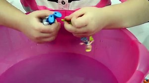 Octonauts toys and Lego Friends. The Octonauts teach Stephanie to swim. Water Play with Lada