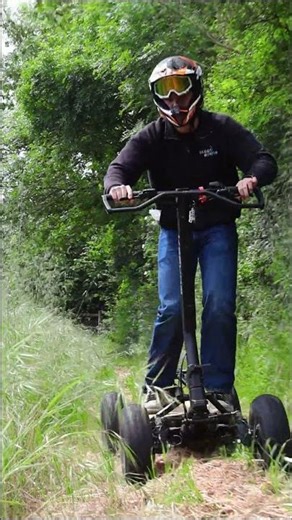 TRANSITION FROM GRASS SURFACE TO CONCRETE PAVEMENT #ebike #offroad #asmr #veehop