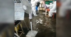 10K views · 75 reactions | కరోనా ఆస్పత్రిలోకి వాననీరు.. రోగుల అవస్థలు #Coronavirus #HealthCare | BBC News Telugu | Facebook