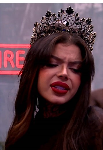 ¡Melissa Gate arrasó con su presencia en La casa de los famosos Colombia! 🔥👸🏻 La exparticipante se despachó en pleno congelado, siendo uno de los más dramáticos frente a Valentino Lázaro 🫨, y le dijo que era su copia. 😳 ¿Cómo viste este ingreso? #lacasadelosfamososcol3