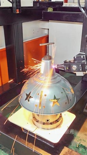 广州科昌隆大型龙门三维五轴激光切割机，轻松实现复杂结构件的精准切割，操作简单易掌握！#三维五轴激光切割机 #五轴加工 #五轴联动 #激光切割 #激光打孔