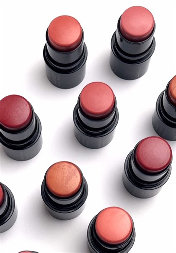 Tap. Blend. Blush. 💖 Το glow που αγαπάς, τώρα σε αποχρώσεις για κάθε mood💓 #radiantprofessional #makeup #touch #blush