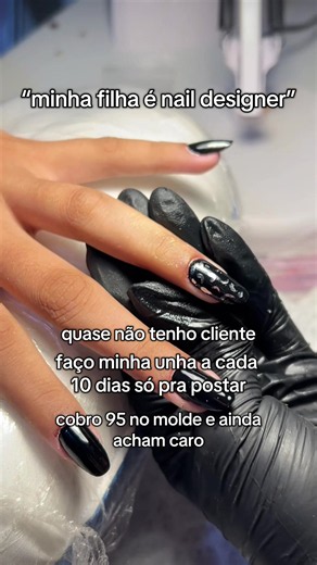 Ideia de unhas decoradas fáceis para nail designer com molde