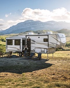 Cougar's interiors don't just look good. They're built to withstand the camping elements and still turn heads on the road. Cougar Rigs - https://ow.ly/9V8c50WzFi6 #KeystoneRV #ProvenInTheWild #CougarRV #OutdoorLiving #CougarInteriors #RVCamping | Keystone RV