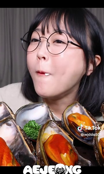 홍합 해산물 먹방: 맛있는 순간들