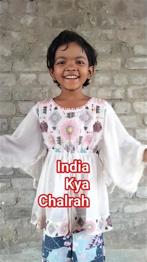 India mein kya chal raha hai 😂😂#youtubeshorts #funny #ekmotahathighumechala #viral #comedy