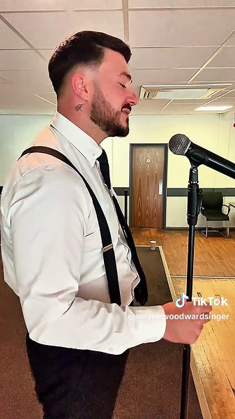 Al Jolson. If you know you know. #jazzsinger #luxuryevents #londonweddings #surreyweddings #londonevents #londonsinger #luxurysinger #destinationweddings #waynewoodwardlive